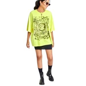 Wild Fable Women's Oversized Graphic T-Shirt Vibrant…